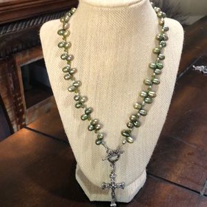 Green mother of pearl necklace